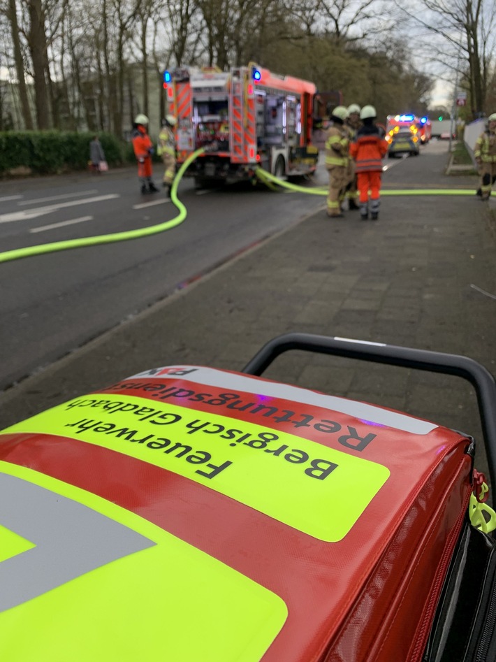 FW-GL: Gebäudebrand im Stadtteil Frankenforst von Bergisch Gladbach