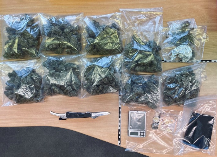 POL-HA: Durchsuchungsbeschluss vollstreckt - Über 800 Gramm Marihuana in Wohnung eines 30-jährigen Hageners gefunden