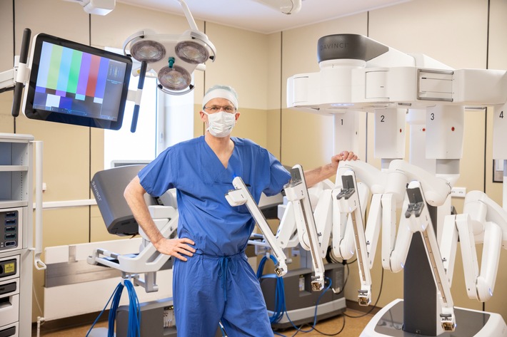 Roboter-assistiertes Chirurgiesystem da Vinci Xi für noch sicherere Tumorchirurgie im Israelitischen Krankenhaus Hamburg / Experte Prof. Dr. Egberts etabliert Robotik im Israelitischen Krankenhaus