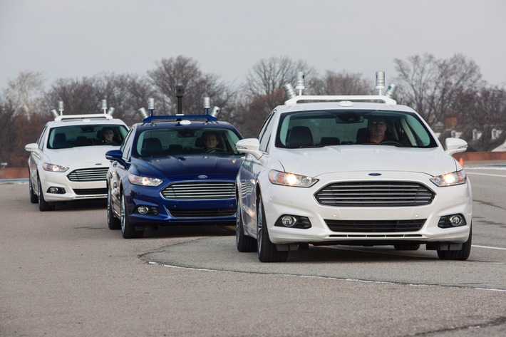 Umfrage von Ford zeigt: Autonom fahrende Autos könnten Menschen glücklicher machen (FOTO)