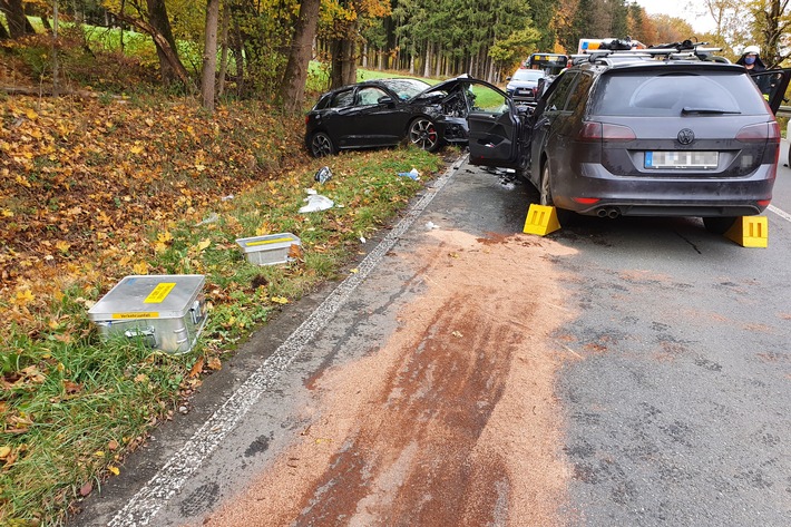 FW-EN: Schwerer Verkehrsunfall auf der L528