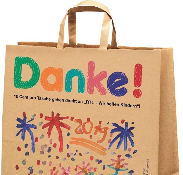Ab 1. Juli verkauft Netto Marken-Discount bundesweit wieder eine Spendentasche für den guten Zweck. 10 Cent pro verkaufter Papiertüte gehen an ausgewählte Kinderhilfsprojekte der "Stiftung RTL - Wir helfen Kindern e.V.". Unterstützt wird der Verkaufsstart durch Schauspielerin und Moderatorin Nina Bott. Weiterer Text über ots und www.presseportal.de/nr/72216 / Die Verwendung dieses Bildes ist für redaktionelle Zwecke honorarfrei. Veröffentlichung bitte unter Quellenangabe: "obs/Netto Marken-Discount AG & Co. KG"