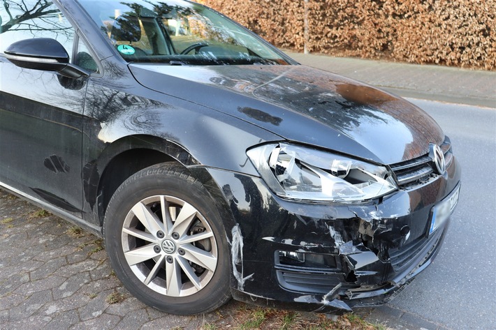 POL-HF: Verkehrsunfall mit Sachschaden- Fahrer ohne Führerschein unterwegs