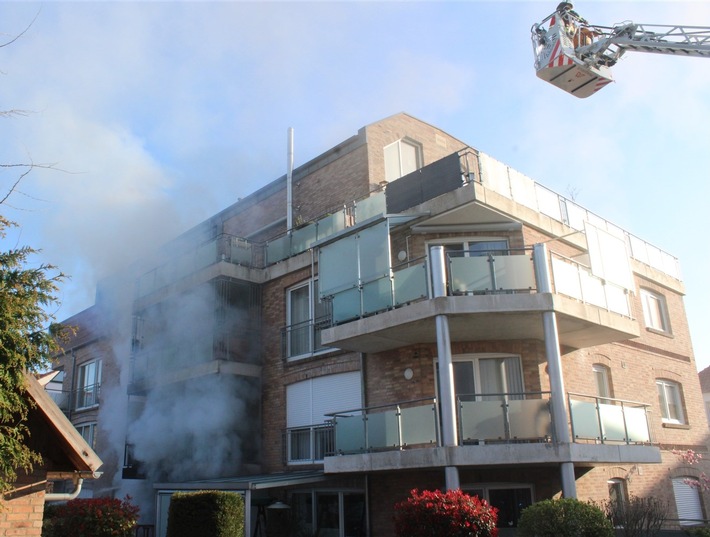 POL-MI: Küchenbrand: Vier Hausbewohnerinnen kommen ins Krankenhaus