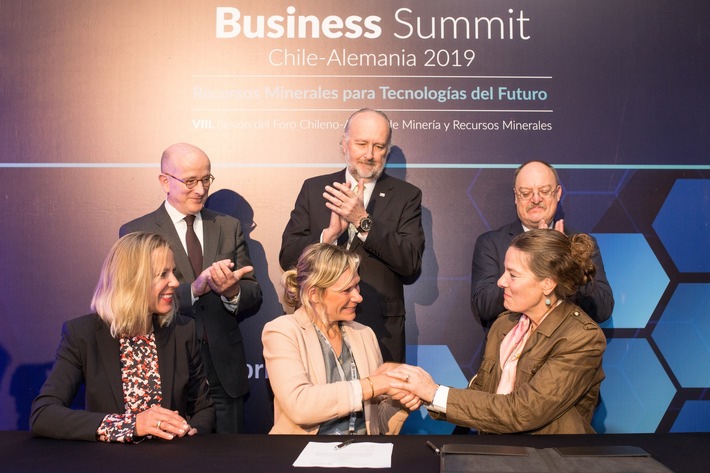 Expansion of social engagement: Aurubis and German Chambers of Commerce Abroad (AHK) sign agreements in Peru and Chile