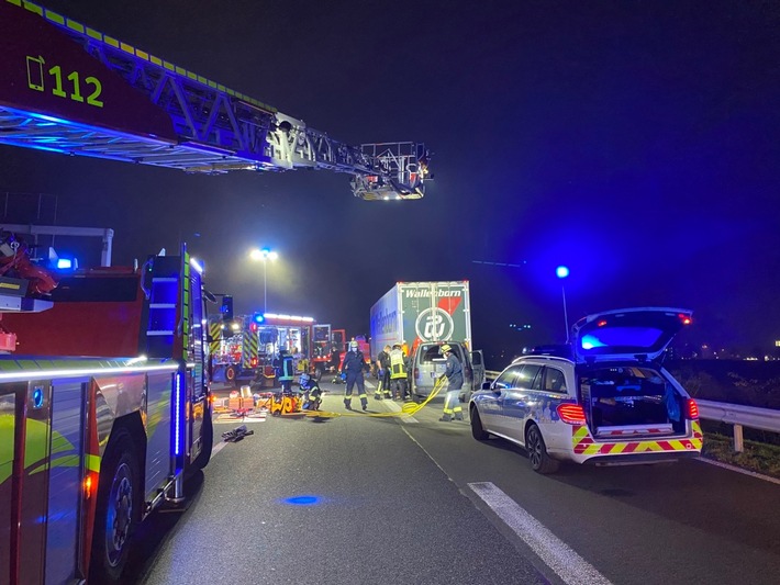 POL-VDMZ: A 60, Mainz, Autofahrer bei Unfall eingeklemmt