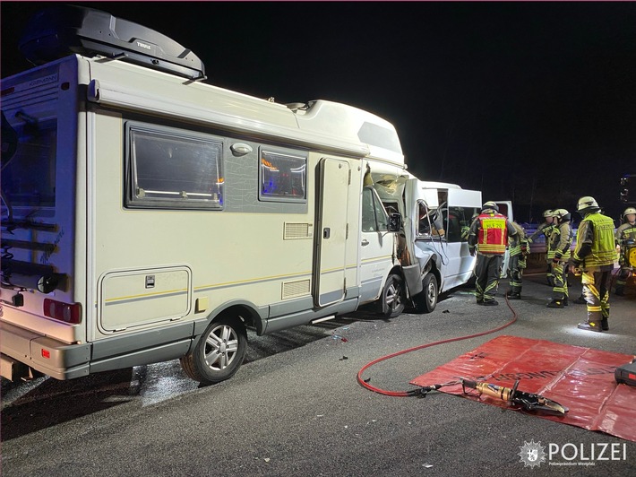 POL-PPWP: Verkehrsunfall mit Verletzten auf der A6