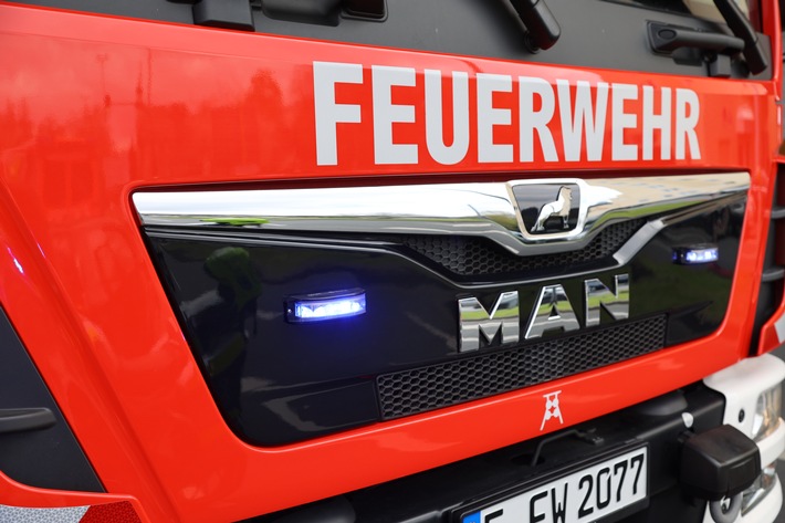 FW-E: Zimmerbrand in Verwaltungsgebäude - Feuerwehr verhindert Brandausbreitung