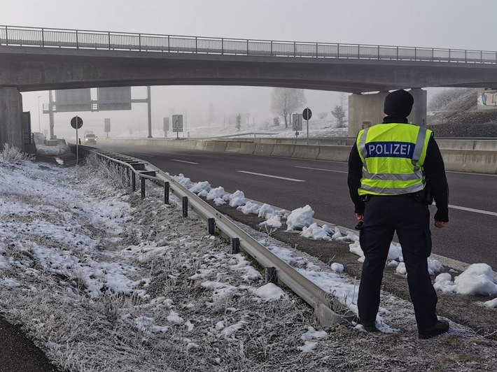 Bundespolizeidirektion München: Ohne gültige Dokumente zur Kontrolle/ Bundespolizei schickt Migranten außer Landes