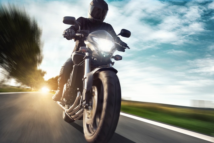 Motorräder mieten: Erstes bundesweites Angebot / ADAC Autovermietung steigt mit 30 Stationen in Motorrad-Mietmarkt ein / Namhafte Partner: unter anderem BMW, Triumph, Yamaha, Honda, Ducati