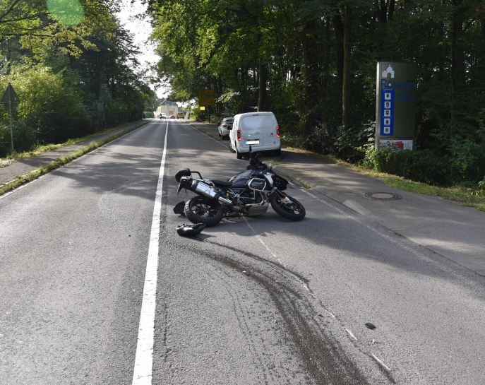 POL-RBK: Rösrath - Auffahrunfall - Kradfahrer schwer verletzt