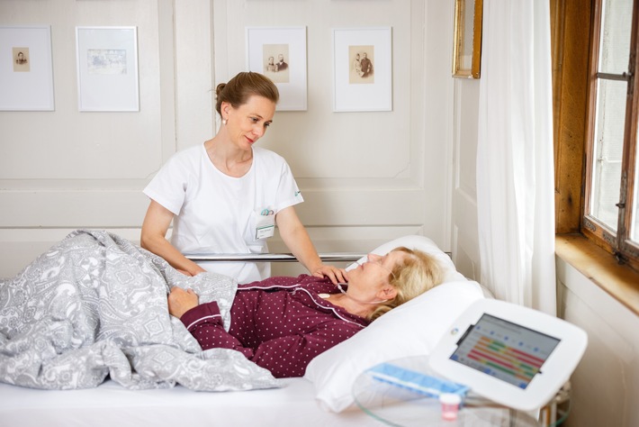 "Visit - Spital Zollikerberg Zuhause®": Kürzere Behandlungsdauer und hohe Patientenzufriedenheit