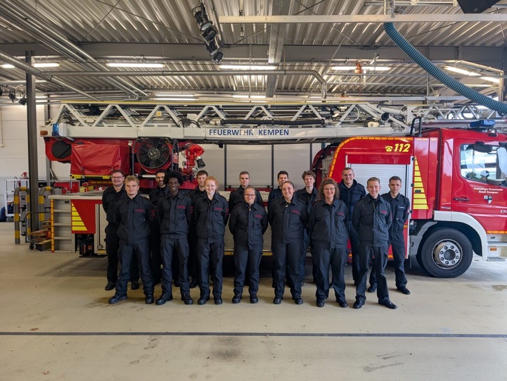 FW Tönisvorst: Erfolgreiche Truppmannausbildung für die Feuerwehren Tönisvorst und Kempen