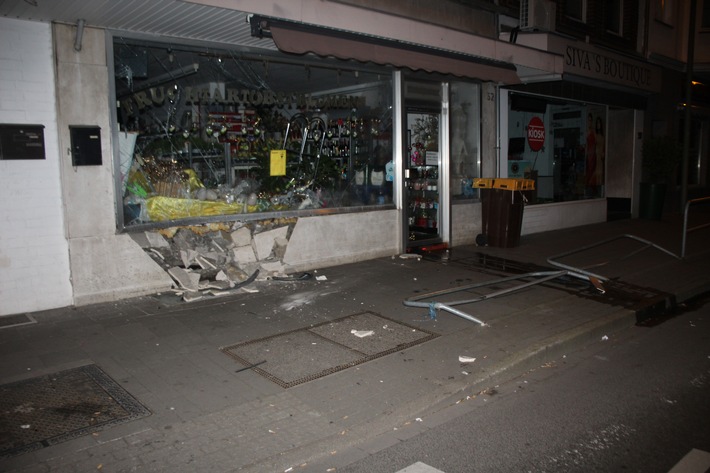 POL-NE: Schaufenster bei mutmaßlicher Alkoholfahrt beschädigt