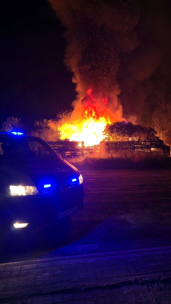 POL-HK: Dorfmark: Brand einer Gartenlaube (Foto anbei)
