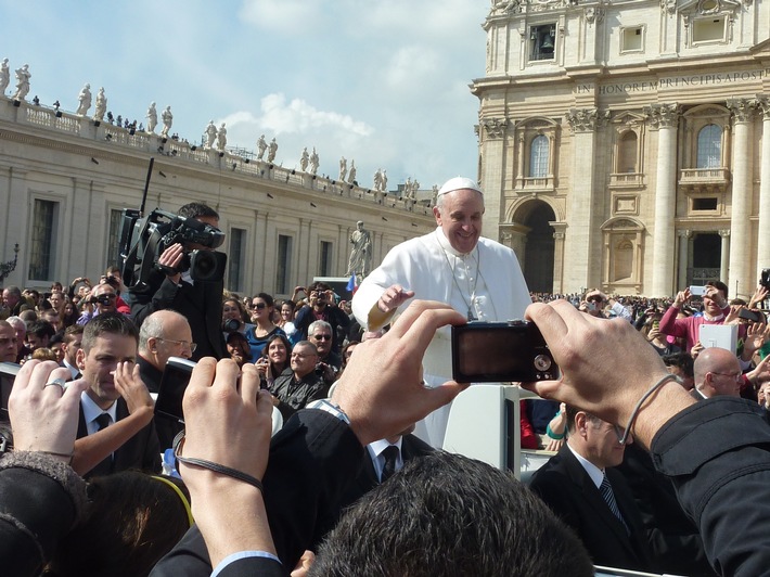 "Tango im Vatikan - Papst Franziskus verändert die Kirche" /  ZDF-Dokumentation bilanziert das erste Jahr des argentinischen Pontifex (FOTO)