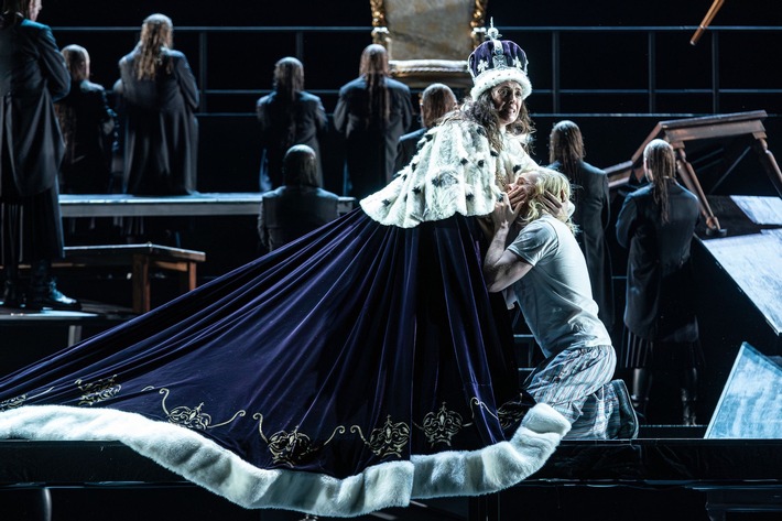 Climate Neutral Premiere of Mary, Queen of Scots at Oper Leipzig