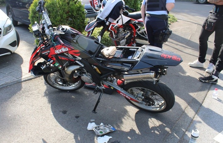 POL-RBK: Overath - Motorradfahrer wird von Pkw übersehen und schwer verletzt