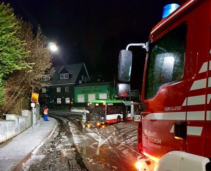 FW-BO: Wintereinbruch durch Eissturm Tristan - bisher nur wenigste Einsätze bei der Feuerwehr Bochum