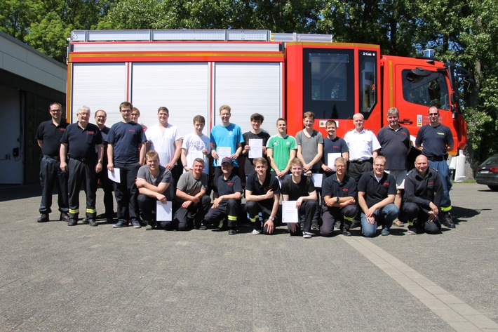 FW-WRN: Zwölf  neue Atemschutzgeräteträger  in der Feuerwehr