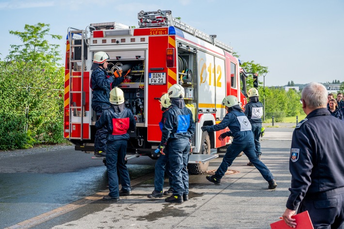 FW Dinslaken: Finale Ausgabe: Feuerwehren aus dem Kreis Wesel messen sich zum letzten Mal in Dinslaken