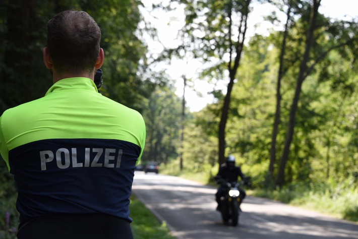 POL-E: Essen: Sonderkontrollen Kradfahrer rund um Haus Scheppen sehr erfolgreich - auch Autofahrer kamen nicht ungeschoren davon