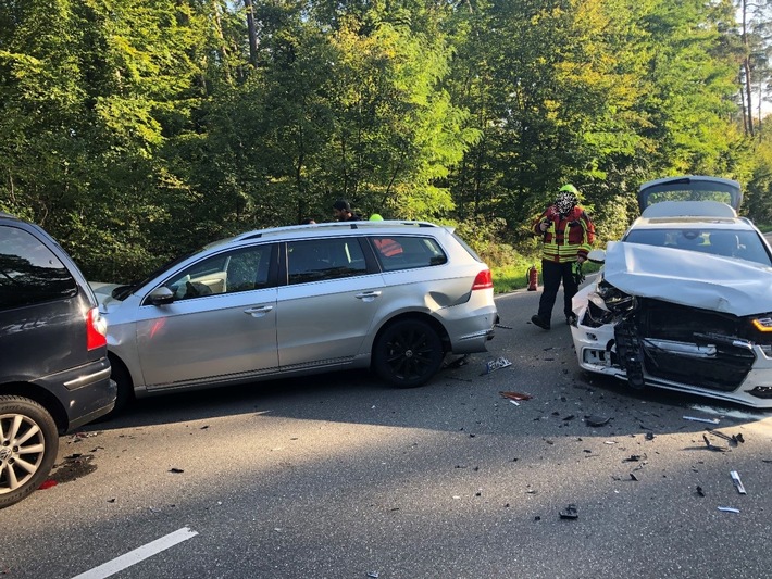 POL-PDLD: Hagenbach; PKW übersehen, Fahrer leichtverletzt