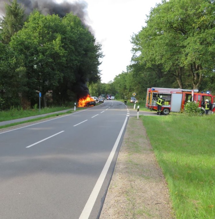 POL-OL: ++Verkehrsunfall mit einem brennenden PKW und drei leicht verletzten Personen++