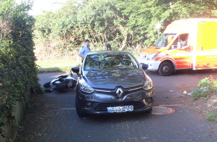 POL-RBK: Bergisch Gladbach - Beim Rückwärtsfahren Roller-Fahrer übersehen