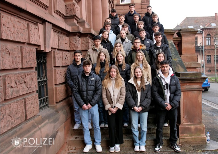 POL-PPWP: Polizeistudenten zu Besuch im Präsidium