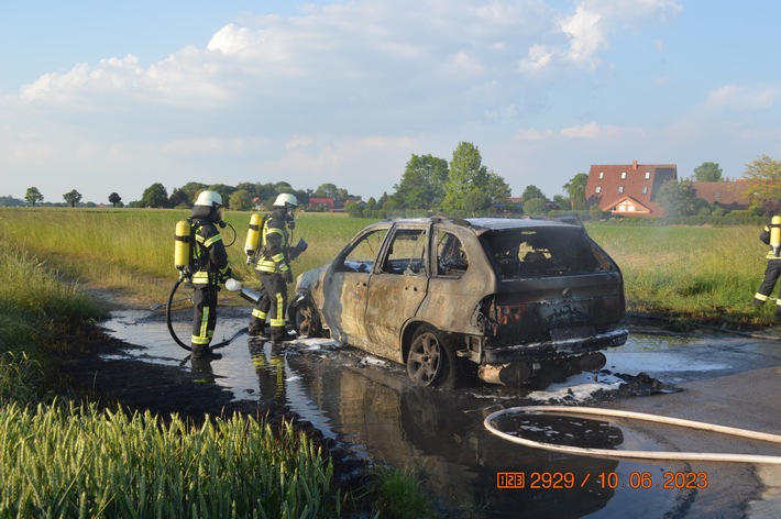 POL-NI: Fahrzeugbrand zerstört BMX vollständig