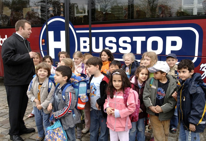 bdo startet Kampagne "BUSSTOP - sicher zur Schule"