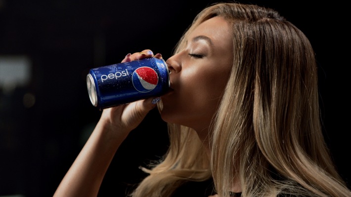 Beyoncés neuer Song &quot;Grown Woman&quot; spielt die Hauptrolle im globalen Pepsi Spot 2013 (BILD)