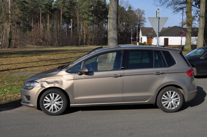 POL-NI: Schwerer Verkehrsunfall zwischen Fahrradfahrer und PKW, Einsatz Rettungshubschrauber