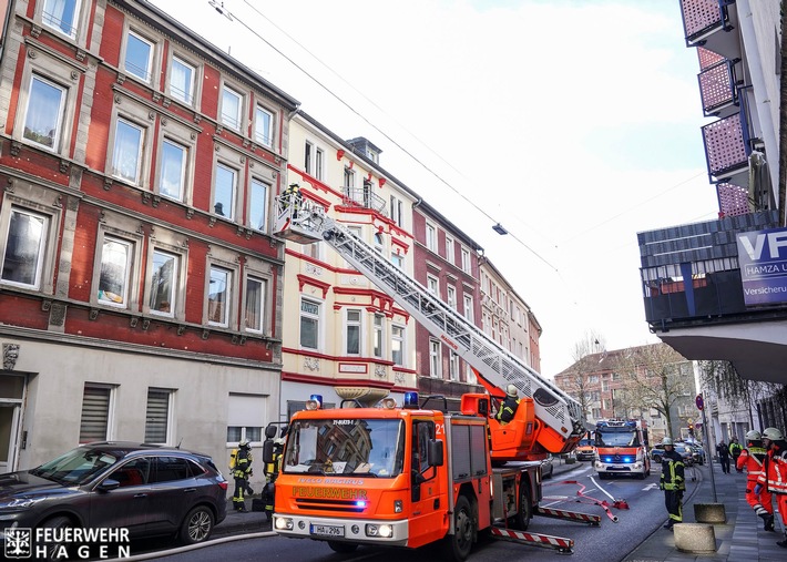 FW Hagen: Explosion in Mehrfamilienhaus, keine Verletzten