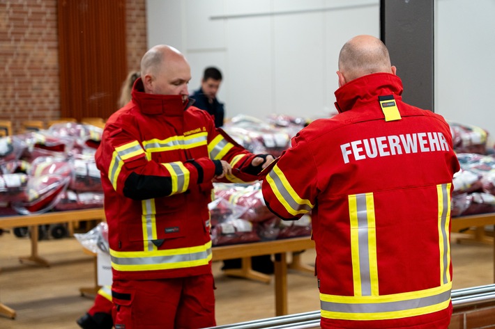 FW Wathlingen: Neue Einsatzkleidung für die Freiwillige Feuerwehr der Samtgemeinde Wathlingen