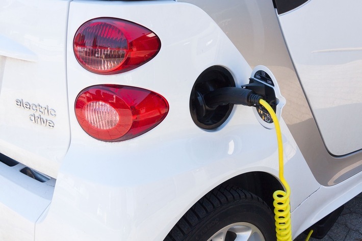 E-Mobilität Ebensberg und Lüne-Moorfeld - Elektro Burmester hat sich zur absoluten Nummer 1 entwickelt / Weiterer Text über ots und www.presseportal.de/nr/154031 / Die Verwendung dieses Bildes ist für redaktionelle Zwecke unter Beachtung ggf. genannter Nutzungsbedingungen honorarfrei. Veröffentlichung bitte mit Bildrechte-Hinweis.