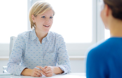 Osteopathie und Schmerzen: Warum Verständnis entlasten kann