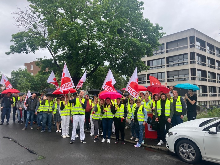 Tarifaktion bei NextPharma in Göttingen:  Arbeitgeber verweigert der IGBCE den Zutritt zum Betrieb / Beschäftigte demonstrieren