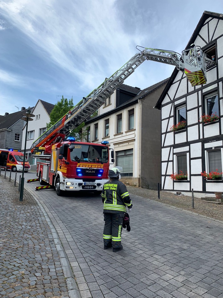 FW-EN: Patientenrettung über Drehleiter