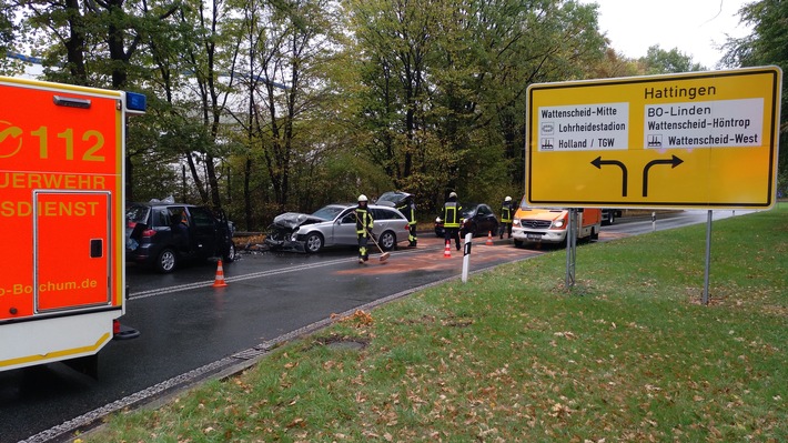 FW-BO: Frontalunfall zweier PKW in Bochum-Wattenscheid