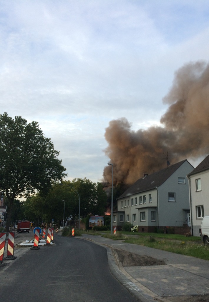 FW Dinslaken: Großbrand in Dinslaken-Lohberg - Folgemeldung