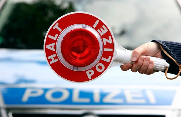 POL-REK: 170925-7: Raub durch Polizeikontrolle vereitelt- Kerpen