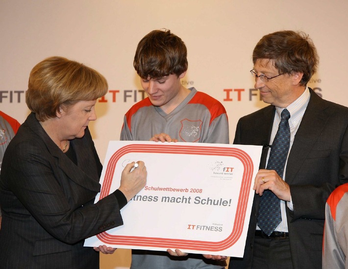 Bill Gates: Schüler auf die Herausforderungen der Zukunft vorbereiten / Bundeskanzlerin Angela Merkel und Microsoft-Gründer Bill Gates starten den Wettbewerb "IT-Fitness macht Schule"