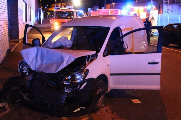 POL-HA: Schwerer Verkehrsunfall auf der Eckeseyer Straße - 7 Verletzte