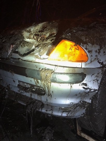 POL-BI: BMW rutscht in Straßengraben