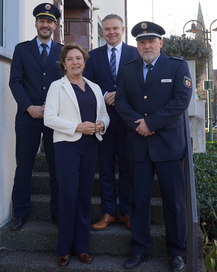 POL-HSK: Neuer Wachleiter in Sundern: Markus Meier wurde offiziell vorgestellt