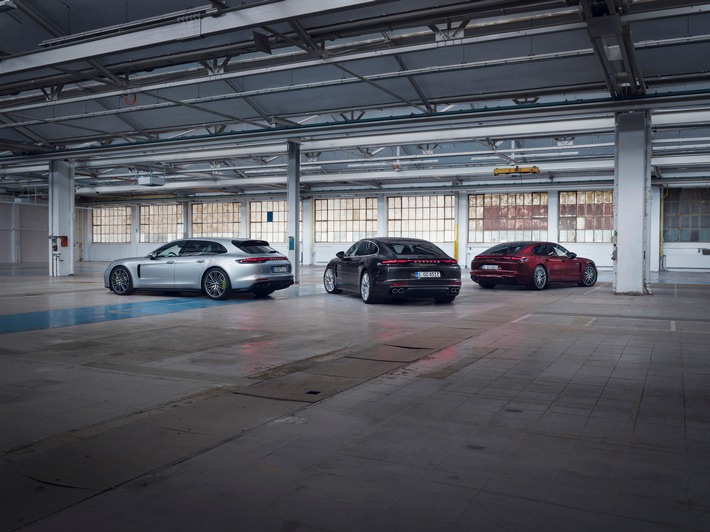 Porsche lance de nouveaux modèles de Panamera développant jusqu