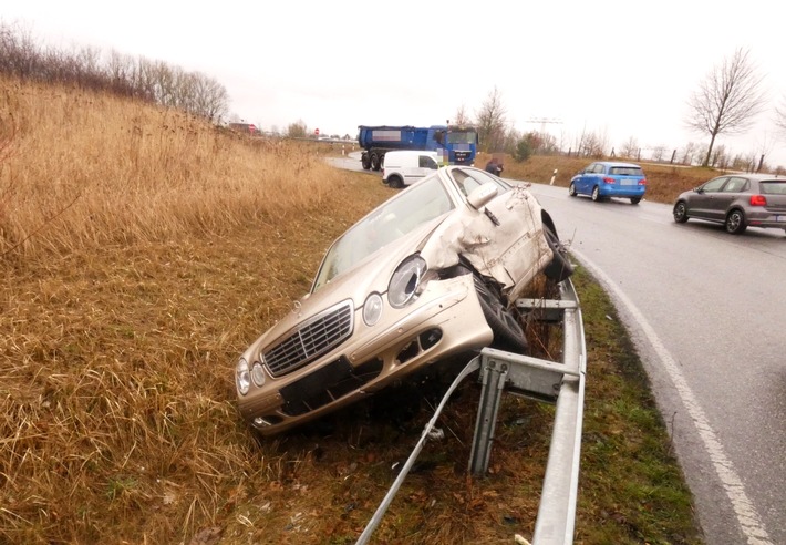 POL-SN: Auffahrt Friedrichthal - Unfall mit Personenschaden