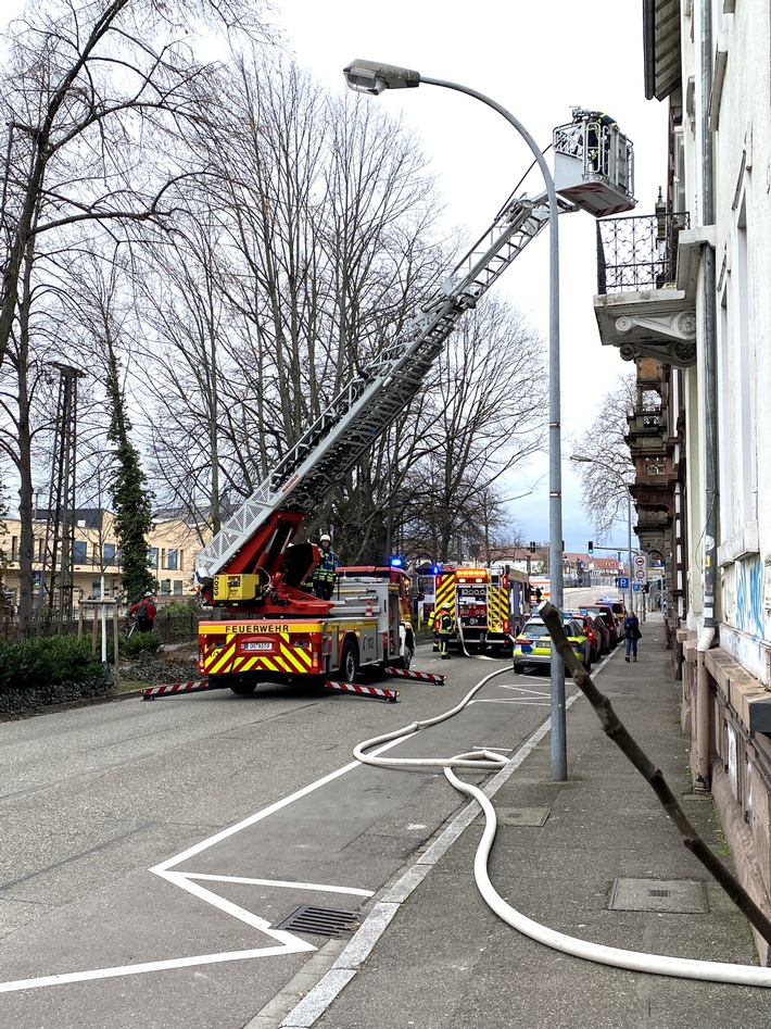 FW-OG: Gefährlicher Brand im Treppenhaus in der Offenburger Oststadt